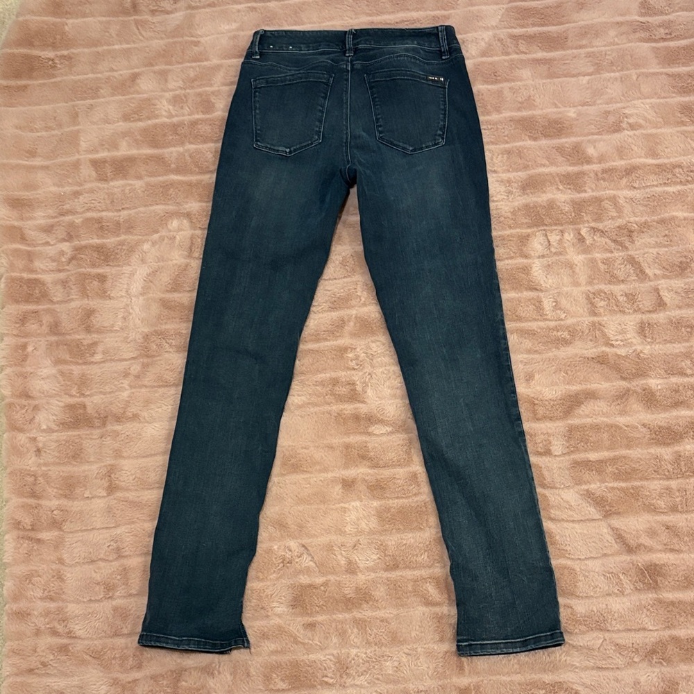 White House Black Market Women’s Skinny Jeans in Dark Indigo - Picture 3 of 5
